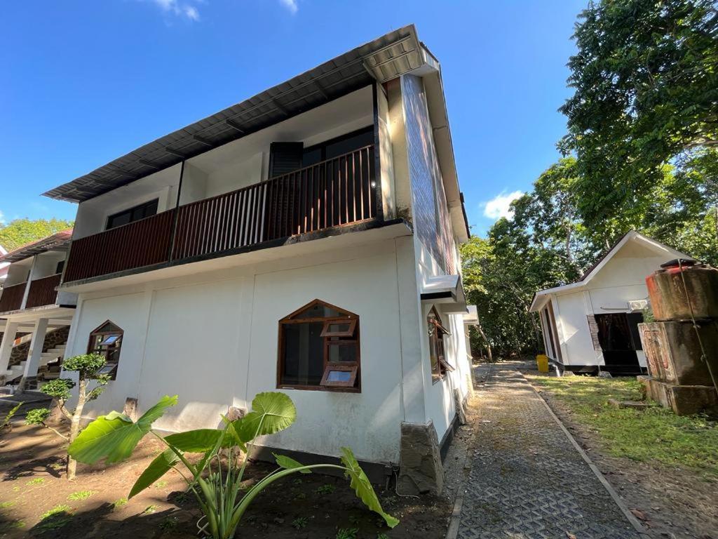 Capital O 92612 Penginapan D'Alas Purwo & Beachnearpadang Savana Sadengan Баньюванги Экстерьер фото