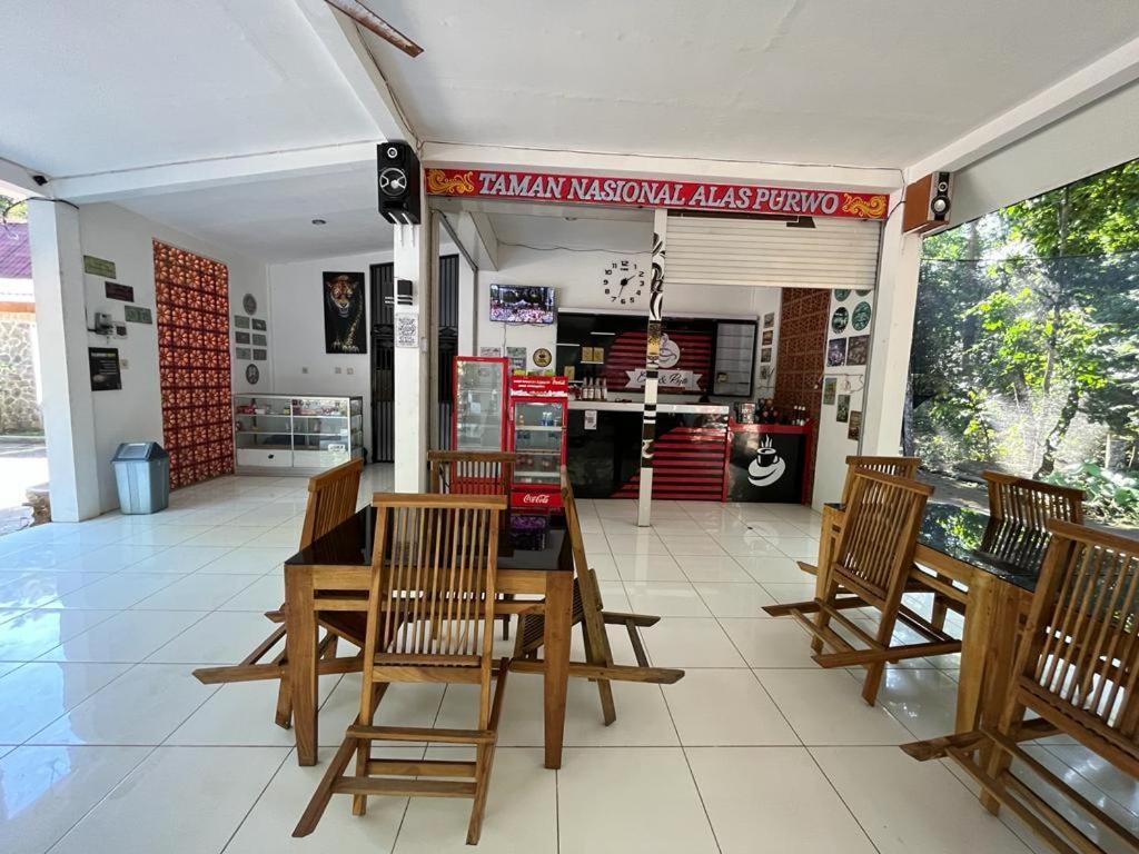 Capital O 92612 Penginapan D'Alas Purwo & Beachnearpadang Savana Sadengan Баньюванги Экстерьер фото