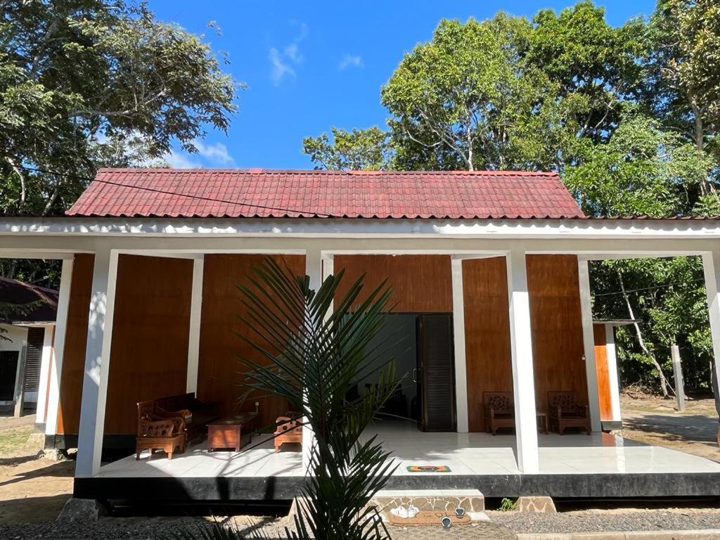 Capital O 92612 Penginapan D'Alas Purwo & Beachnearpadang Savana Sadengan Баньюванги Экстерьер фото