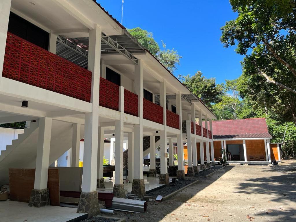 Capital O 92612 Penginapan D'Alas Purwo & Beachnearpadang Savana Sadengan Баньюванги Экстерьер фото
