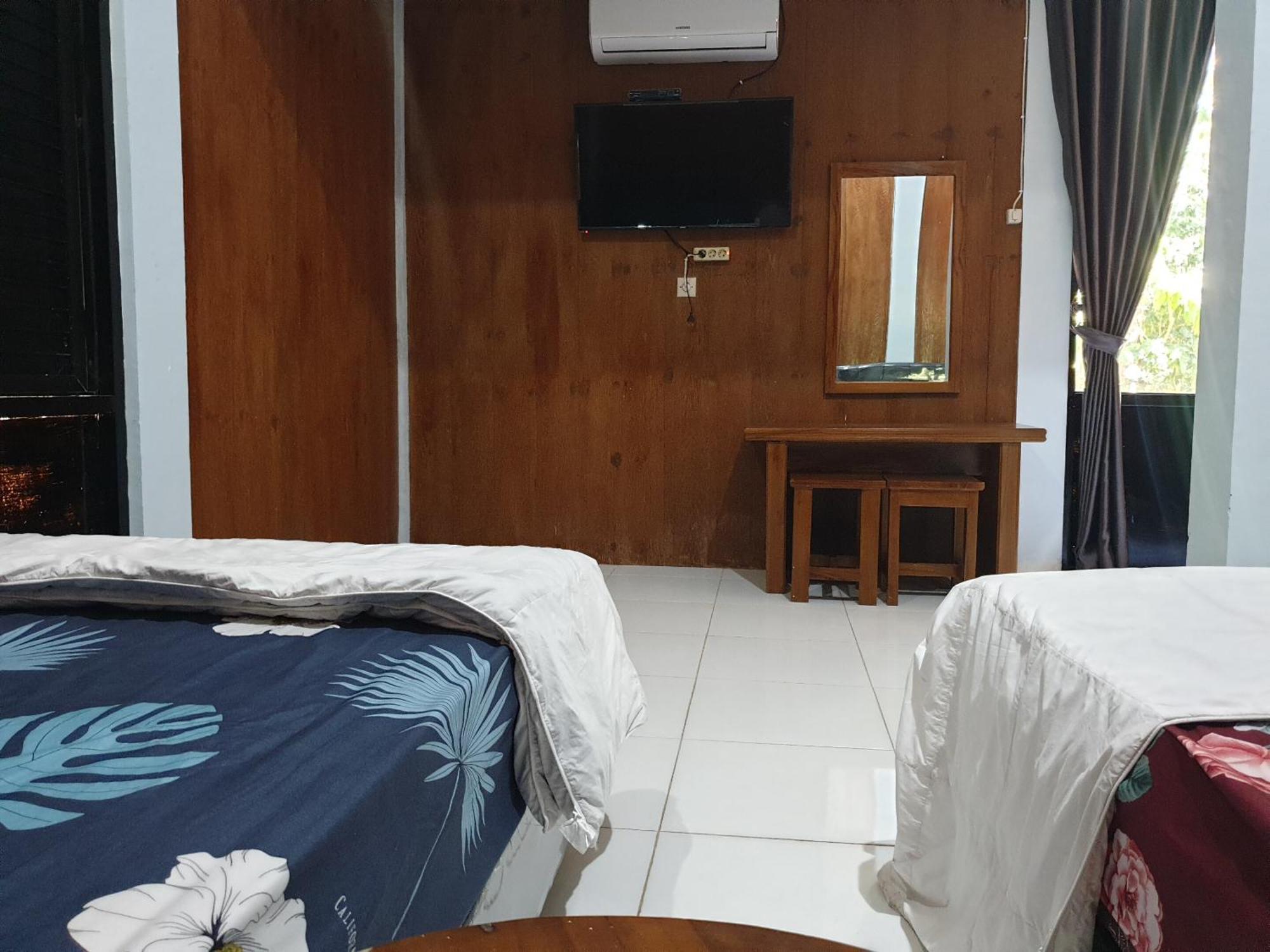 Capital O 92612 Penginapan D'Alas Purwo & Beachnearpadang Savana Sadengan Баньюванги Экстерьер фото