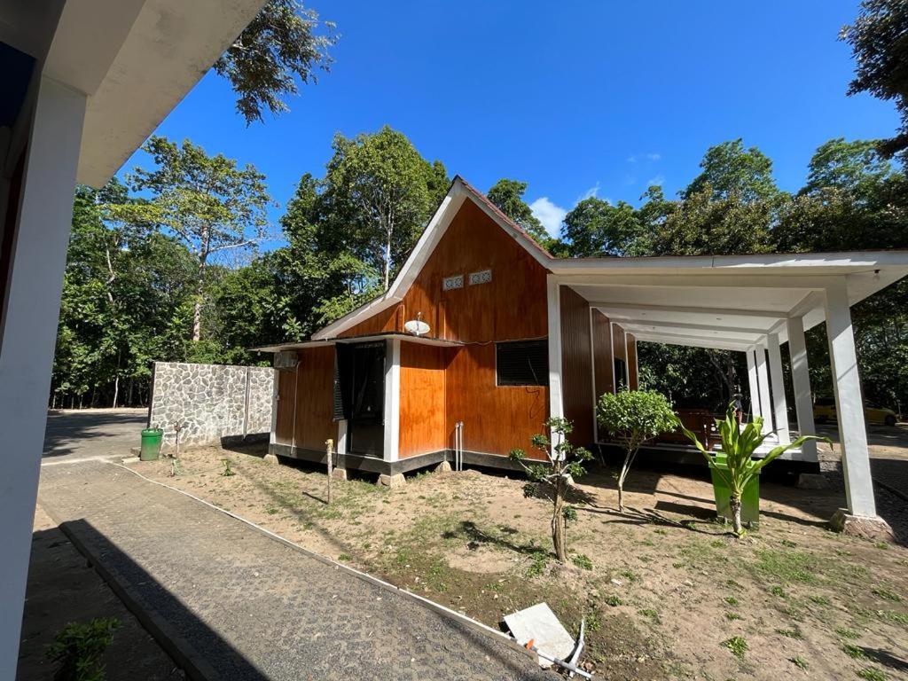 Capital O 92612 Penginapan D'Alas Purwo & Beachnearpadang Savana Sadengan Баньюванги Экстерьер фото