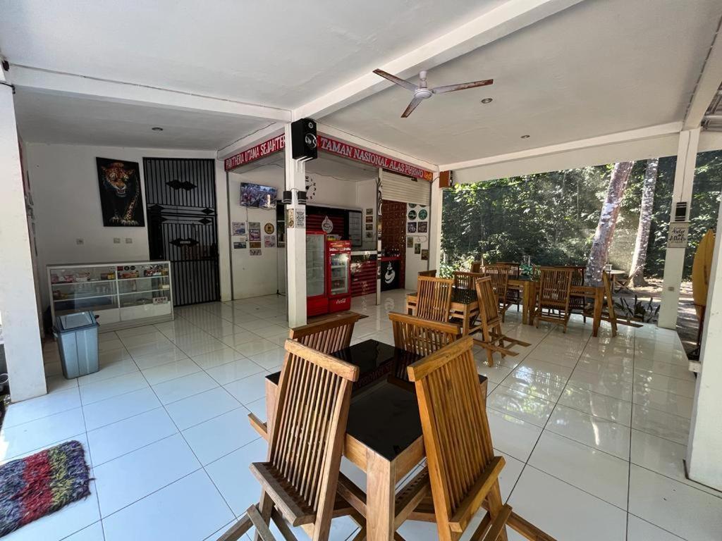 Capital O 92612 Penginapan D'Alas Purwo & Beachnearpadang Savana Sadengan Баньюванги Экстерьер фото