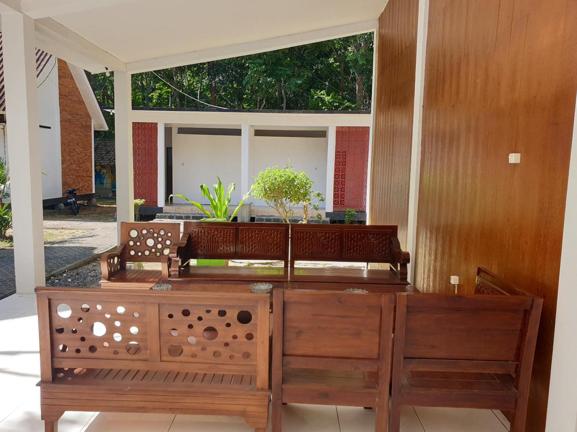 Capital O 92612 Penginapan D'Alas Purwo & Beachnearpadang Savana Sadengan Баньюванги Экстерьер фото