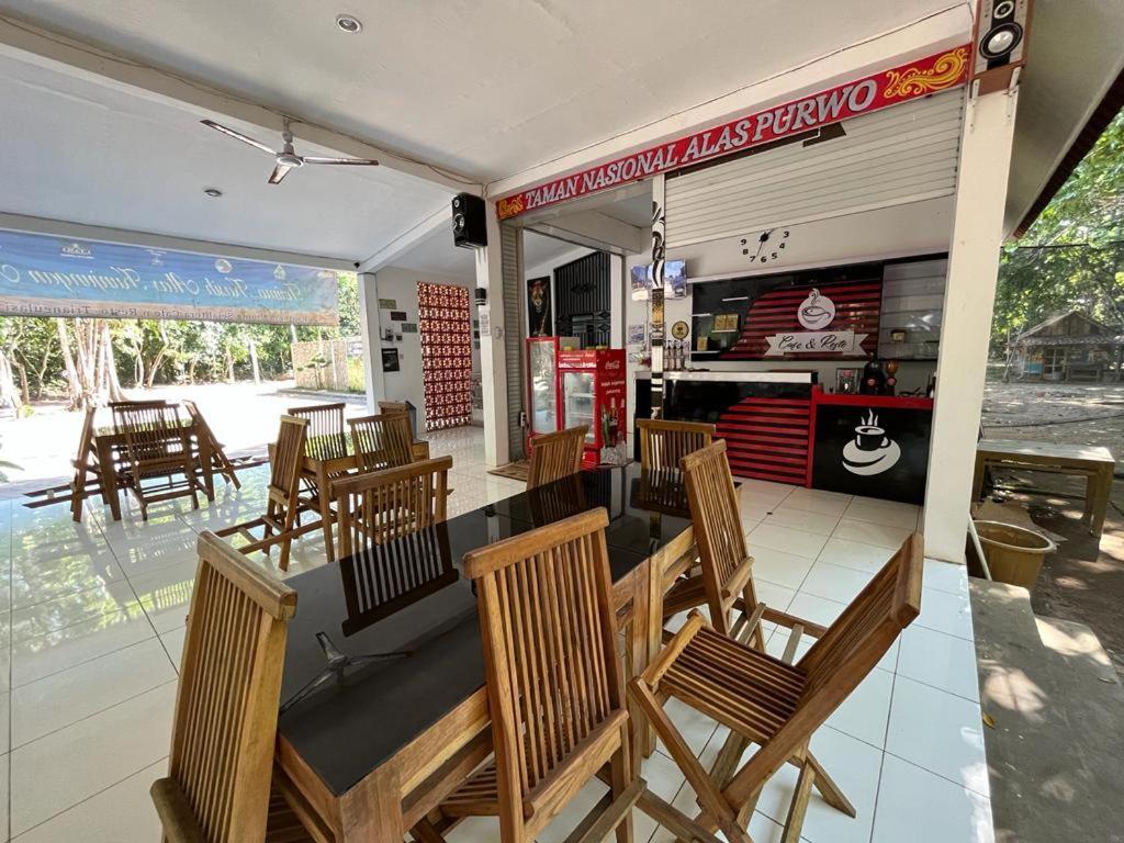 Capital O 92612 Penginapan D'Alas Purwo & Beachnearpadang Savana Sadengan Баньюванги Экстерьер фото