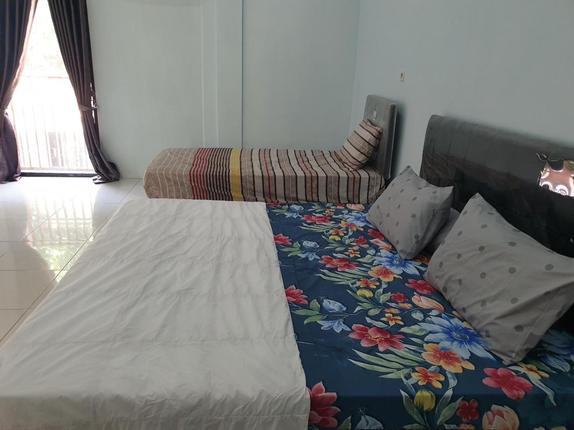 Capital O 92612 Penginapan D'Alas Purwo & Beachnearpadang Savana Sadengan Баньюванги Экстерьер фото