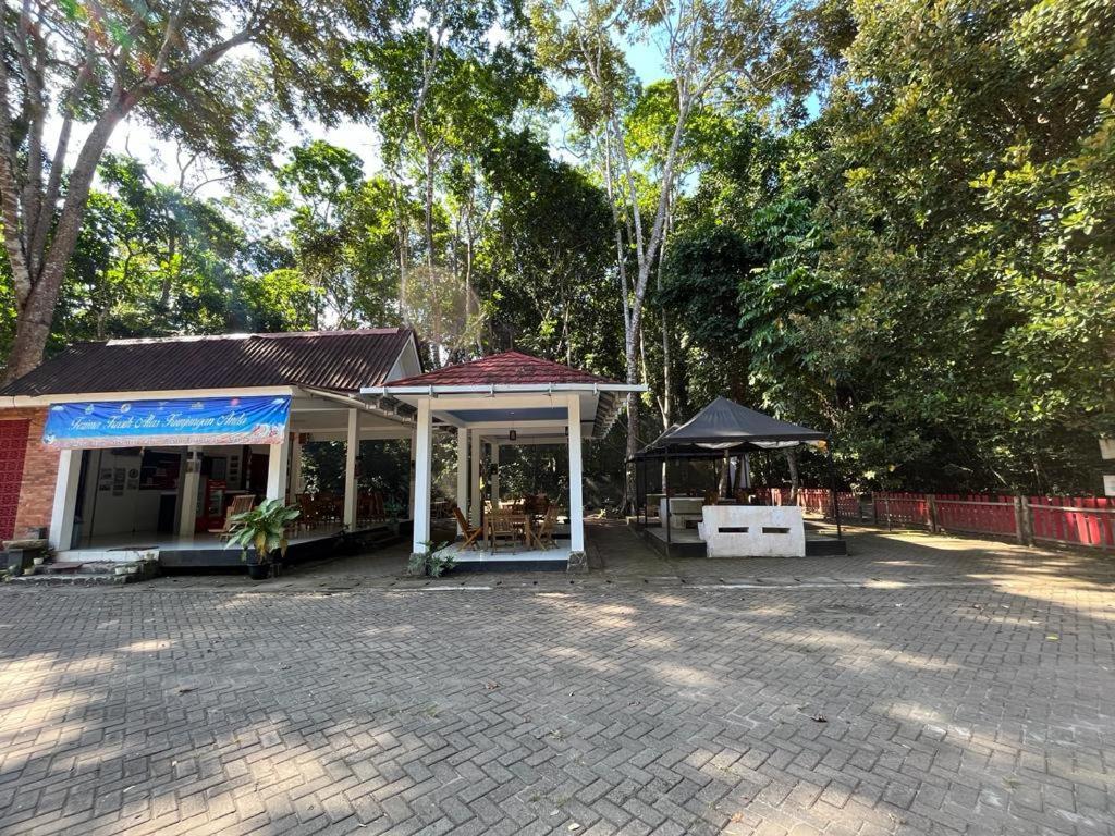Capital O 92612 Penginapan D'Alas Purwo & Beachnearpadang Savana Sadengan Баньюванги Экстерьер фото